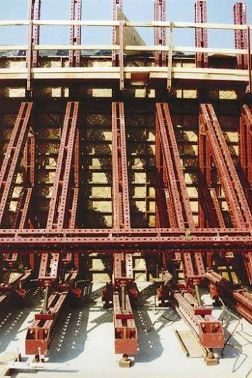 Soldier beam gang form assembly on a structural wall pour